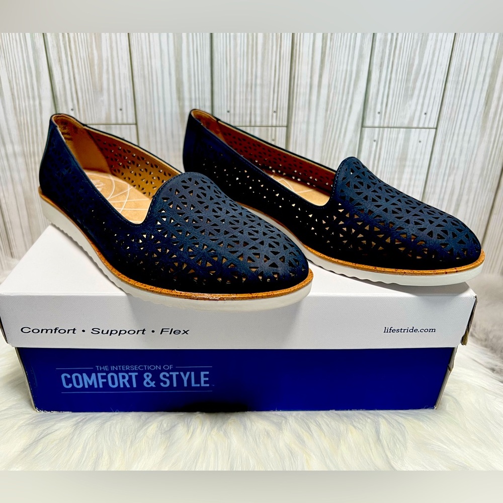Lifestride Zamora Slip-on in Navy. NIB. Size: 6